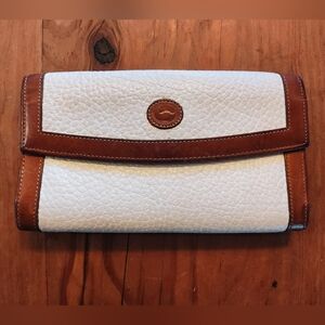 Vintage Dooney & Bourke white wallet